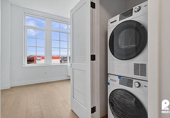 4th image of 3620 Steinway St APT 324