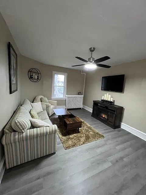 124 N Portland Ave — Photo 3