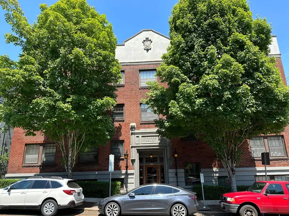 Palace Court Apartments, 2207 NW Flanders St APT 206, Portland, OR 97210