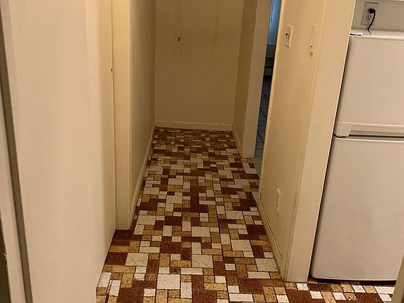 5th image of 109 Manhattan Ave #1