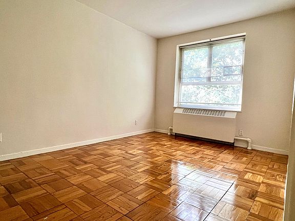 5th image of 190-19 71st Cres Floor 3