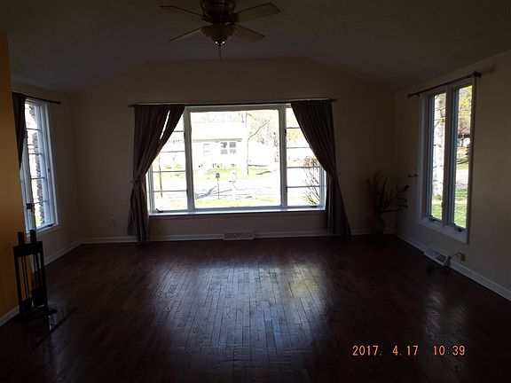 3rd image of 107 Armstrong St