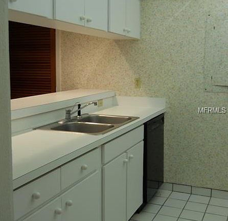 3rd image of 3026 Camelot Dr #3026
