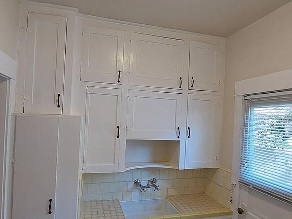 4th image of 1528 E 1st St APT 12