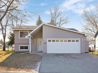 13798 Glenhurst Ln, Savage, MN 55378