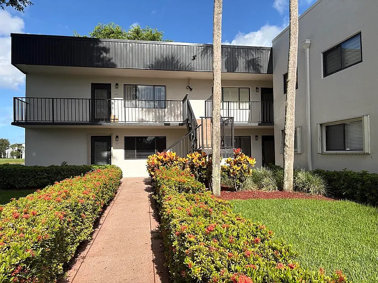 15091 Ashland Cir #I — Photo 3