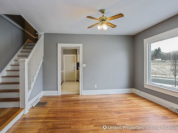 5th image of 433 Lincoln Ave NW