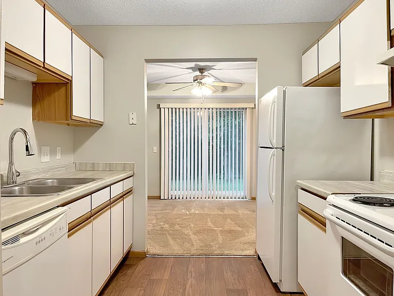Fernbrook Townhomes — Photo 29