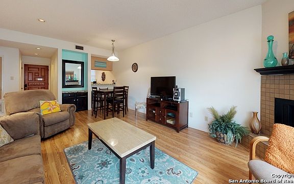 4th image of 371 W Lincoln St APT B111