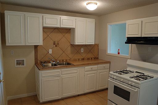 4th image of 2356 Beverly Ave