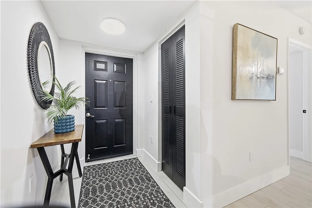 3 bed, 1329 sqft, $2,200 — Photo 3