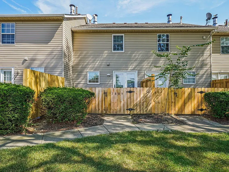 7865 Meadowhaven Blvd — Photo 23