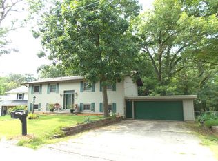 718 Towne Dr, Freeport, IL 61032