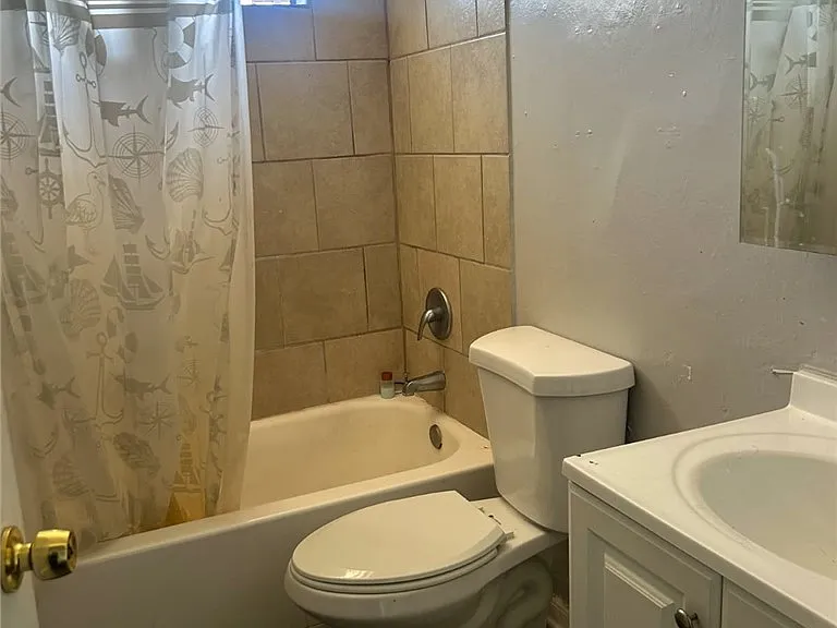 687 W 17th St #4 — Photo 6
