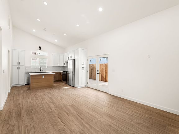 3rd image of 424 Locust St #D