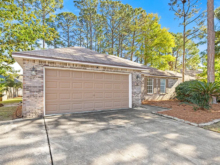 31 Bay Walk Ct — Photo 4