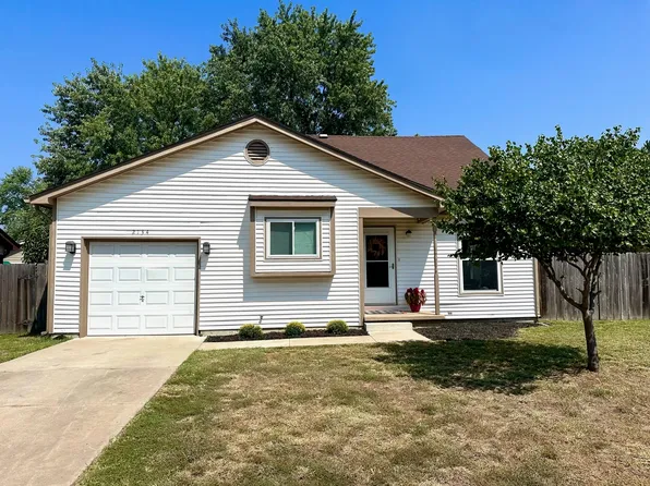 2134 S Fieldcrest Cir, Wichita, KS 67209