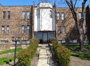 2222 Country Club Dr APT 5, Woodridge, IL 60517