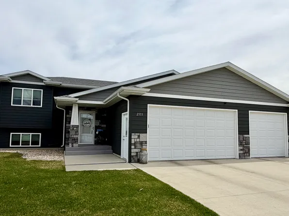 2333 S Lawson St, Aberdeen, SD 57401