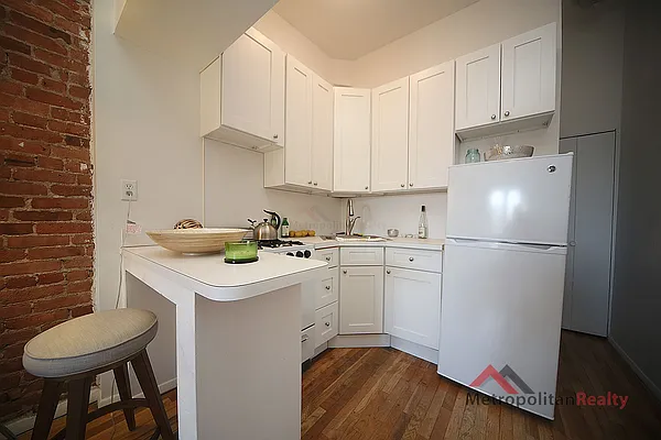 Rented by Metropolitan Realty | media 23