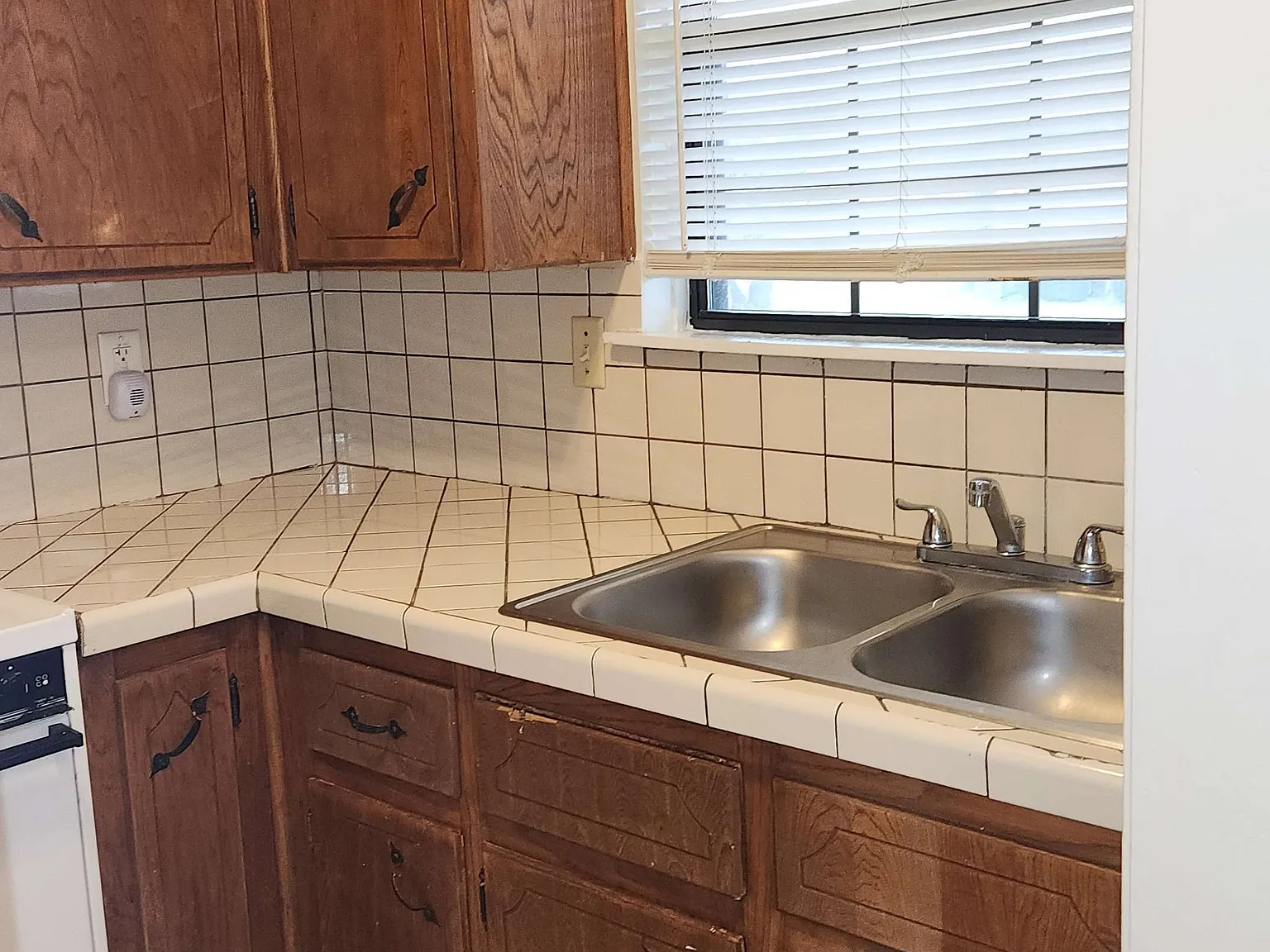 105 E Cardinal Ln — Photo 3