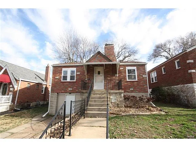 556 Bellsworth Dr photo 1