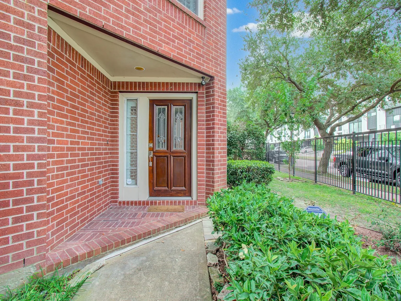 2 bed, 2.5 bath, 2084 sqft, $3,200 — Photo 4