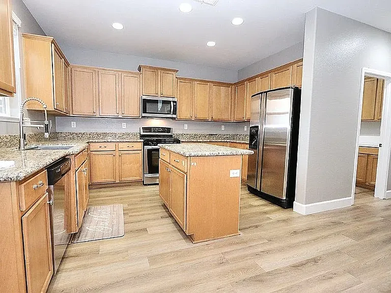 1366 Rawlings Ln — Photo 10