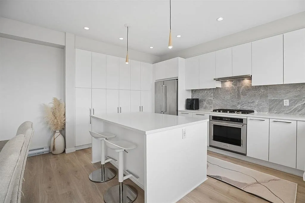 4 bed, 2235 sqft, $4,900 — Photo 3