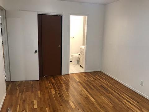 5th image of 3018 Barker Ave
