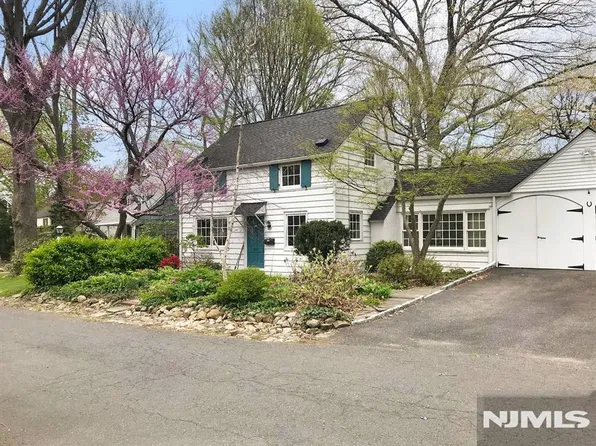 667 Sunset Road, Teaneck, NJ 07666