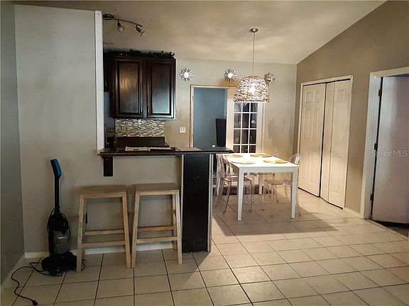 2nd image of 32 Lake Jackson Dr