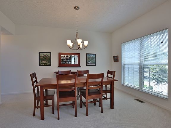 5th image of 7952 Glenmore Dr