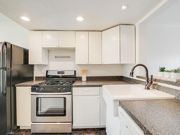 2nd image of 2300 Hancock Dr #9