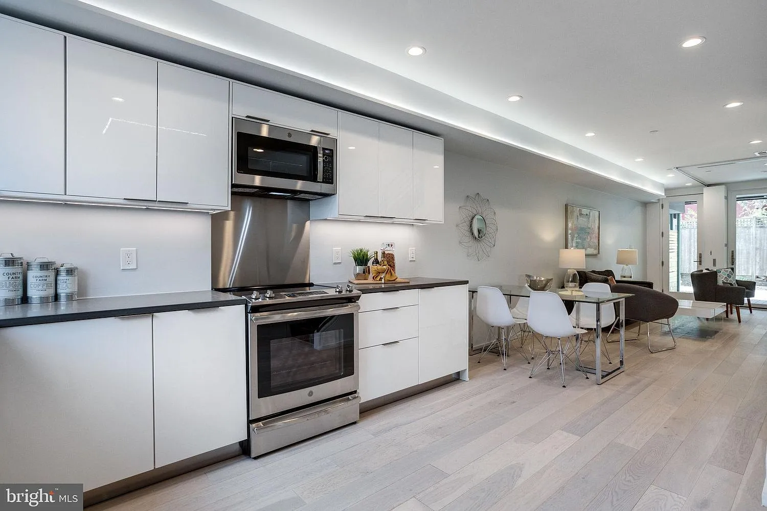 2 bed, 1080 sqft, $4,150 — Photo 4