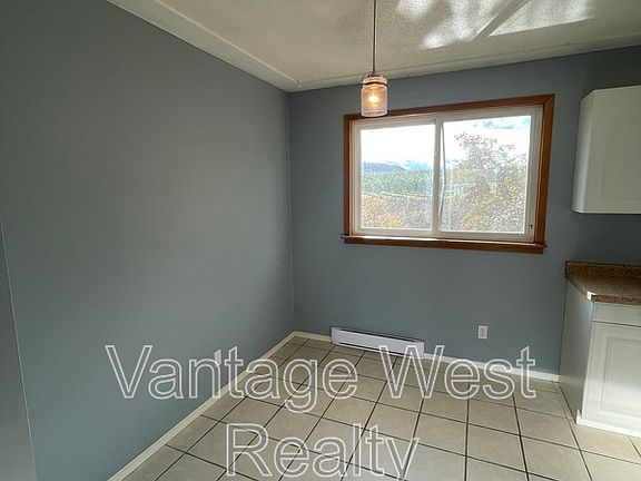 5th image of 2433A Sexsmith Rd