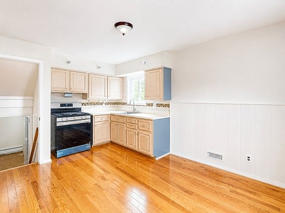 5th image of 1019 Colby Ave