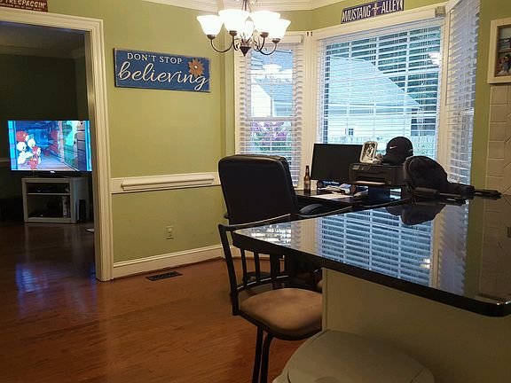 3rd image of 1145 Beechwood Dr
