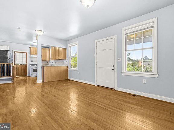 5th image of 3123 15th St NE