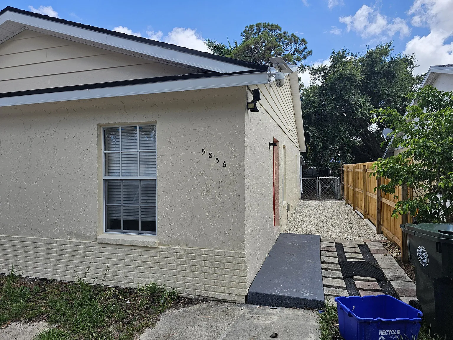 2 bed, 1.5 bath, 968 sqft, $1,995 — Photo 2