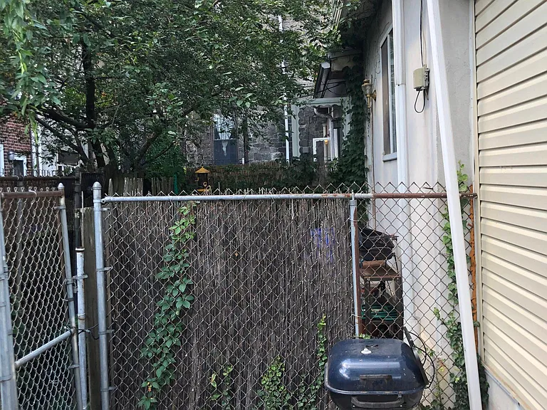 808 Livingston St — Photo 9