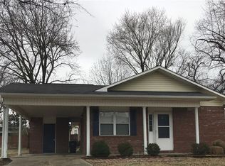 1017 N 2nd St, Ozark, AR 72949