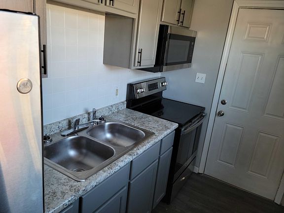 4th image of 739 Saint Louis Ave #F