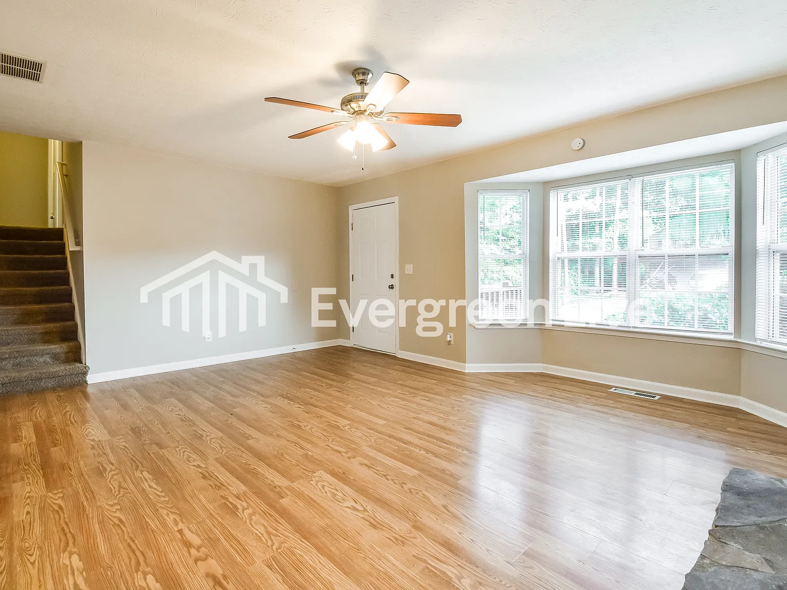 5 bed, 3.0 bath, 1534 sqft, $2,045 — Photo 3