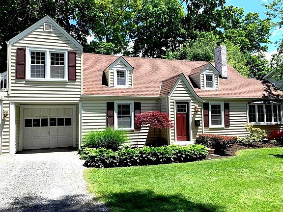 2nd image of 16 Prospect Dr N