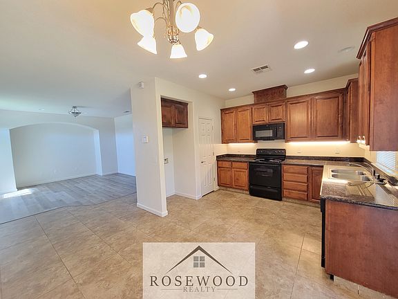 3rd image of 363 Lincoln Ct