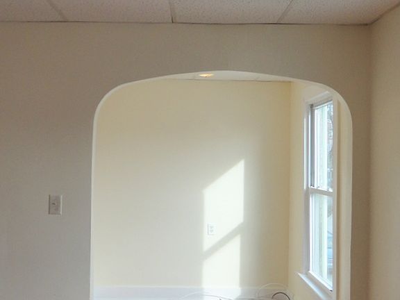 4th image of 75 N Lake Ave #2