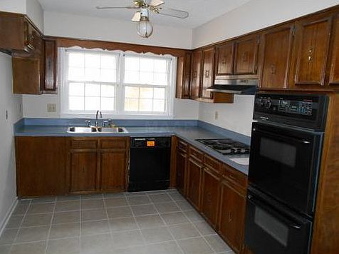 4th image of 2518 Chumley Dr