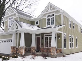 414 W Lincoln Ave, Libertyville, IL 60048