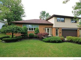 24 Coventry Rd, Williamsville, NY 14221